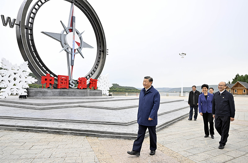 9月6日至8日，中共中央總書記、國(guó)家主席、中央軍委主席習(xí)近平在黑龍江考察。這是6日下午，習(xí)近平在大興安嶺地區(qū)漠河市北極村考察。